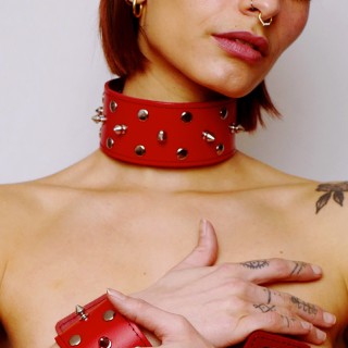 Collier en cuir avec pics Rouge - Oralove