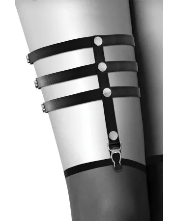 Adjustable garter with rivets